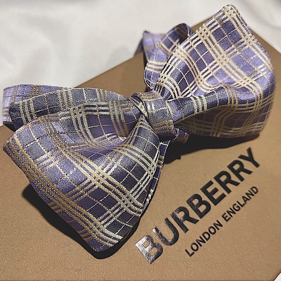 🎁HOLIDAY 25’🎁🔥💯🆕BURBERRY RARE CLASSIC LAVENDER NOVA CHECK SELFTIE BOW TIE🔥 - Picture 1 of 16